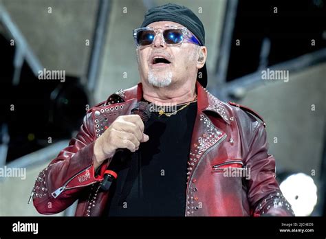 Vasco Rossi İstanbul Konseri: İtalyan Rock Efsanesinin Türkiye'yi Sallayacağı Bir Gece!